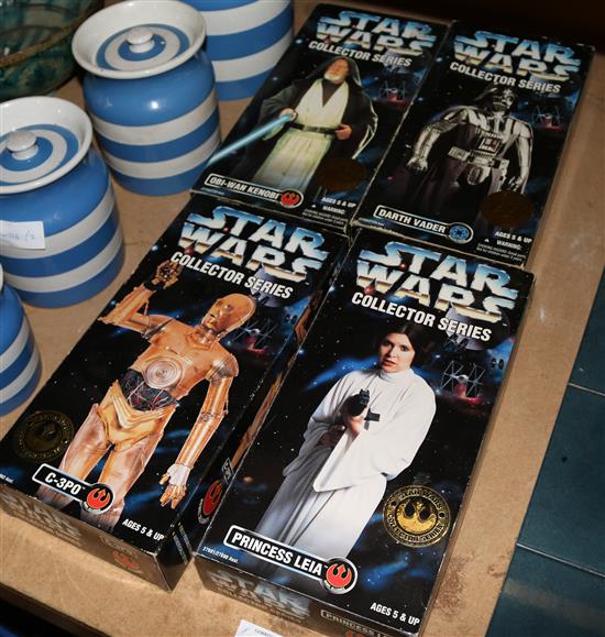 Four Star Wars figures(-)